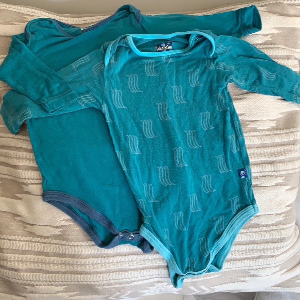 Two long sleeved onesies // size 12-18 mos